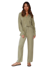 Tailored Button-Up Shirt